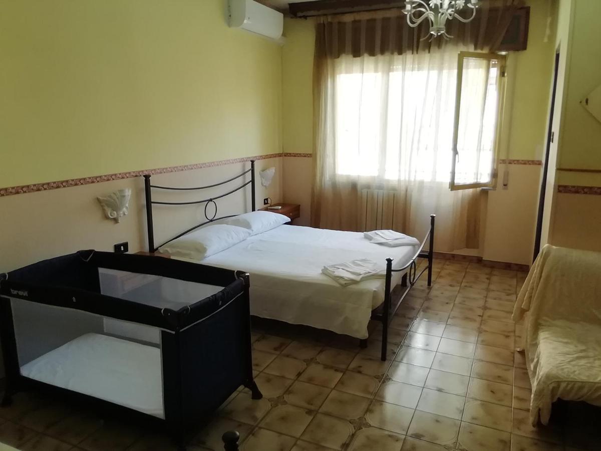 Hotel La Carina Grottaminarda Kültér fotó